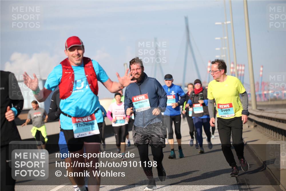 03.10.2025 - Köhlbrandbrückenlauf Jannik Wohlers http://msf.ph/oto/9101198 03.10.2025 10:03:31 Position 3 1757, 1562, 1663 meine-sportfotos.de