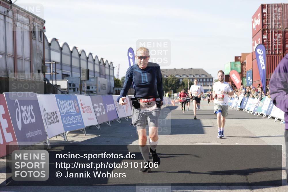 03.10.2025 - Köhlbrandbrückenlauf Jannik Wohlers http://msf.ph/oto/9101206 03.10.2025 12:57:12 Ziel 4042, 4080, 4251, 5699, 5846, 5898, 5926, 6417, 6629, 6819 meine-sportfotos.de