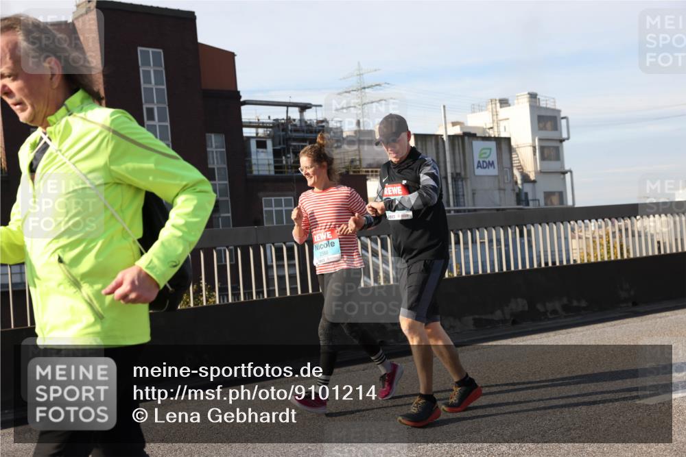 03.10.2025 - Köhlbrandbrückenlauf Lena Gebhardt http://msf.ph/oto/9101214 03.10.2025 10:11:17 Position 2 2568 meine-sportfotos.de