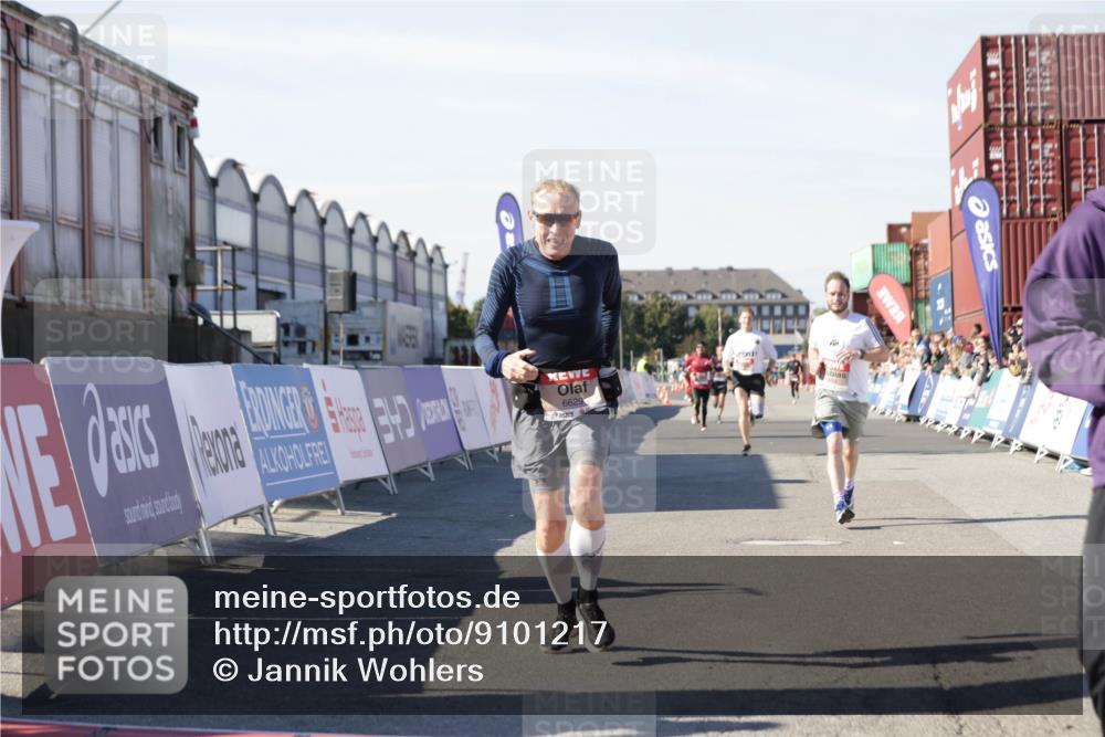 03.10.2025 - Köhlbrandbrückenlauf Jannik Wohlers http://msf.ph/oto/9101217 03.10.2025 12:57:12 Ziel 4042, 4080, 4251, 5699, 5846, 5898, 5926, 6417, 6629, 6819 meine-sportfotos.de
