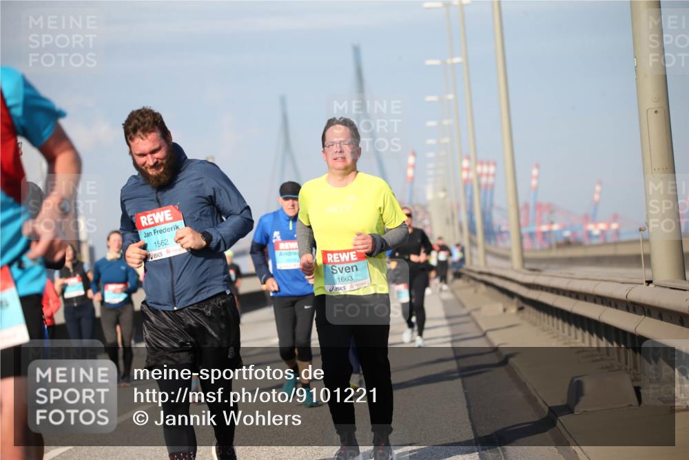 03.10.2025 - Köhlbrandbrückenlauf Jannik Wohlers http://msf.ph/oto/9101221 03.10.2025 10:03:33 Position 3 1562, 1663 meine-sportfotos.de