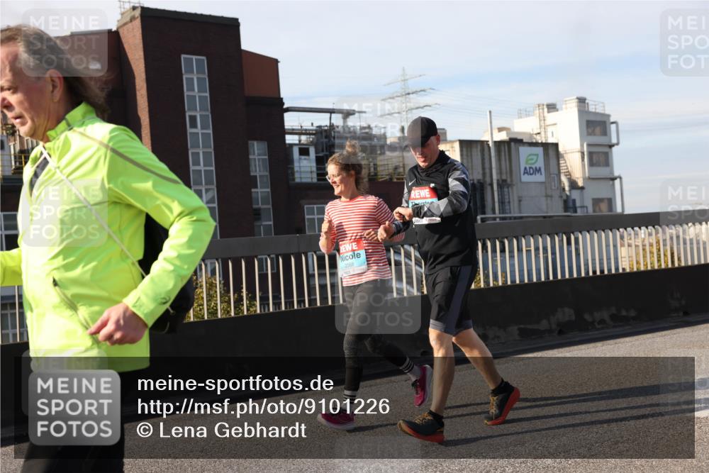 03.10.2025 - Köhlbrandbrückenlauf Lena Gebhardt http://msf.ph/oto/9101226 03.10.2025 10:11:17 Position 2 2568 meine-sportfotos.de