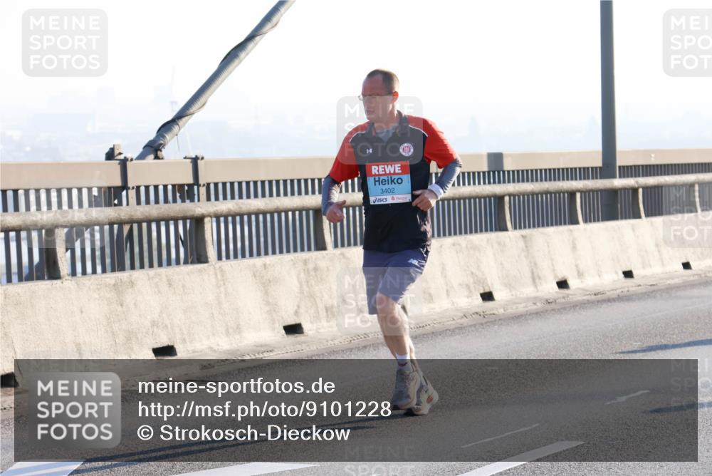03.10.2025 - Köhlbrandbrückenlauf Strokosch-Dieckow http://msf.ph/oto/9101228 03.10.2025 09:20:38 Position 1 3402 meine-sportfotos.de