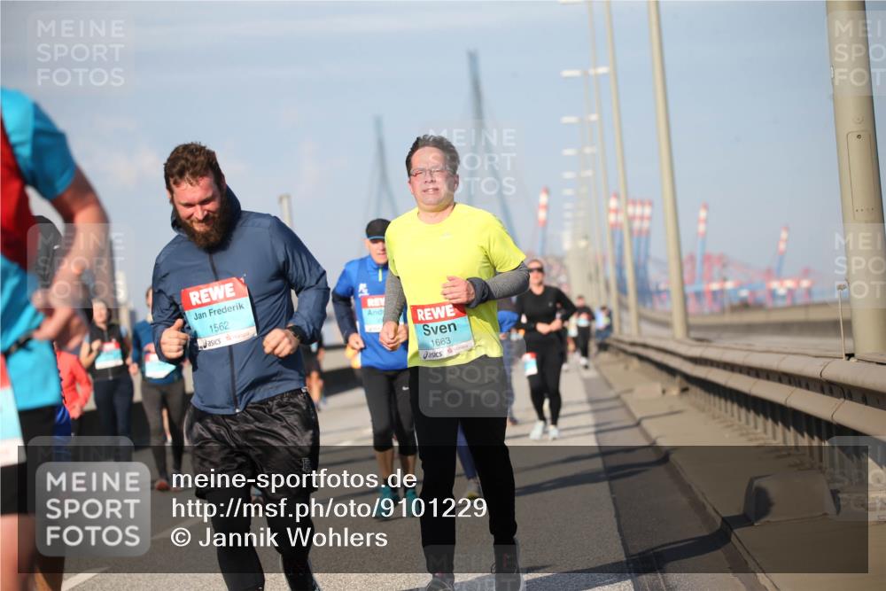 03.10.2025 - Köhlbrandbrückenlauf Jannik Wohlers http://msf.ph/oto/9101229 03.10.2025 10:03:33 Position 3 1562, 1663 meine-sportfotos.de