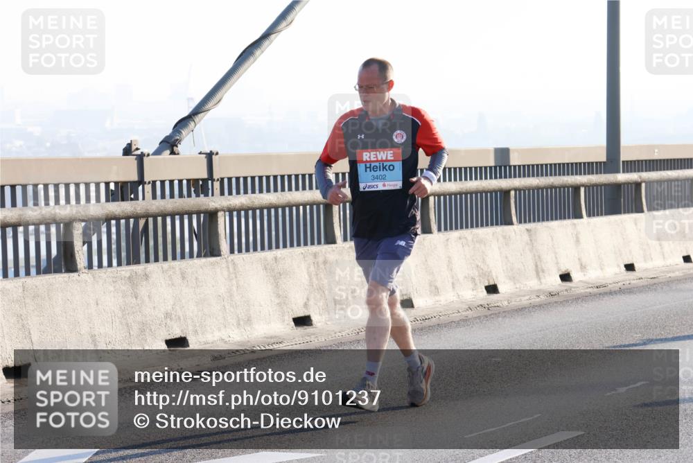 03.10.2025 - Köhlbrandbrückenlauf Strokosch-Dieckow http://msf.ph/oto/9101237 03.10.2025 09:20:38 Position 1 3402 meine-sportfotos.de