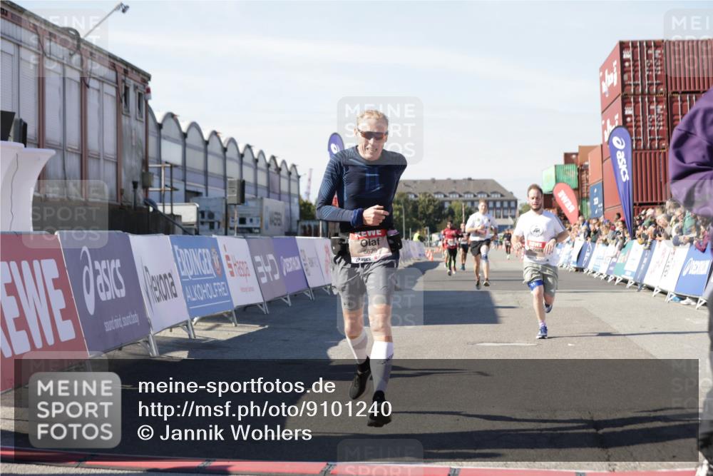 03.10.2025 - Köhlbrandbrückenlauf Jannik Wohlers http://msf.ph/oto/9101240 03.10.2025 12:57:12 Ziel 4042, 4080, 4251, 5699, 5846, 5898, 5926, 6417, 6629, 6819 meine-sportfotos.de