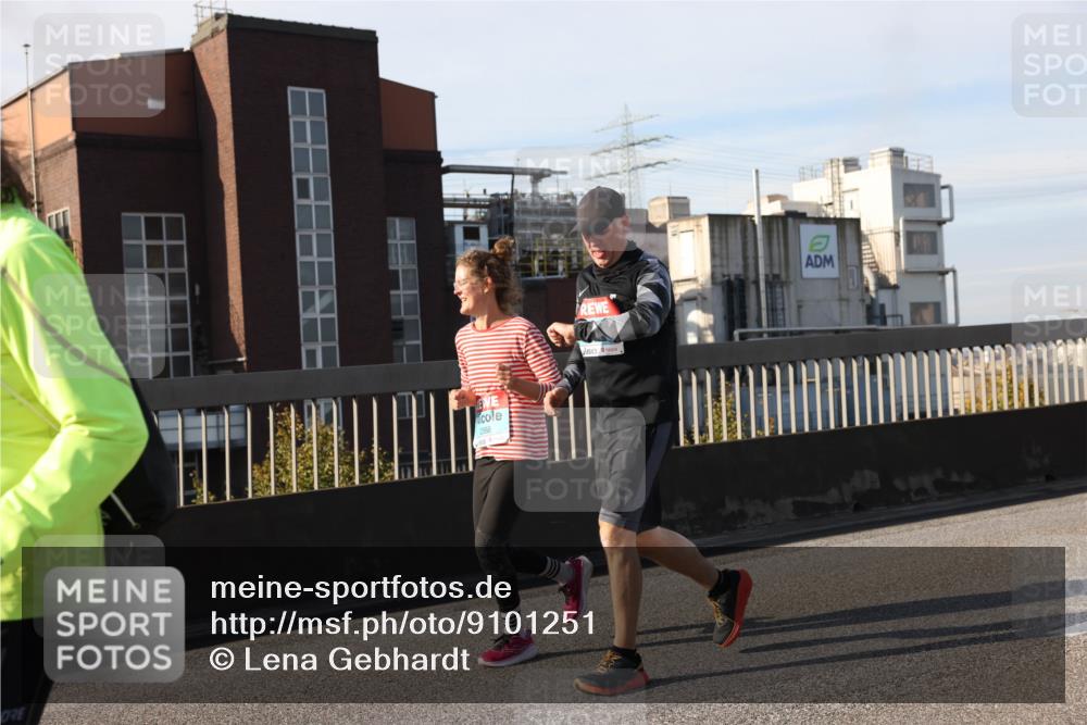 03.10.2025 - Köhlbrandbrückenlauf Lena Gebhardt http://msf.ph/oto/9101251 03.10.2025 10:11:17 Position 2 2568 meine-sportfotos.de