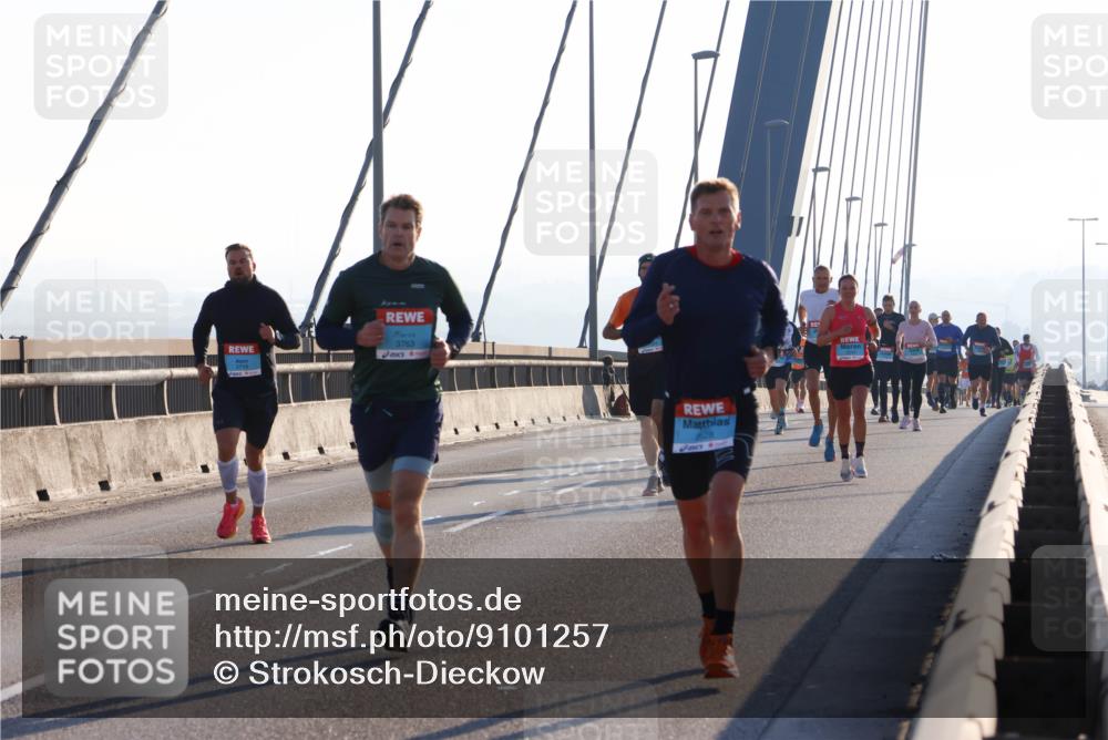03.10.2025 - Köhlbrandbrückenlauf Strokosch-Dieckow http://msf.ph/oto/9101257 03.10.2025 09:20:43 Position 1 3763 meine-sportfotos.de