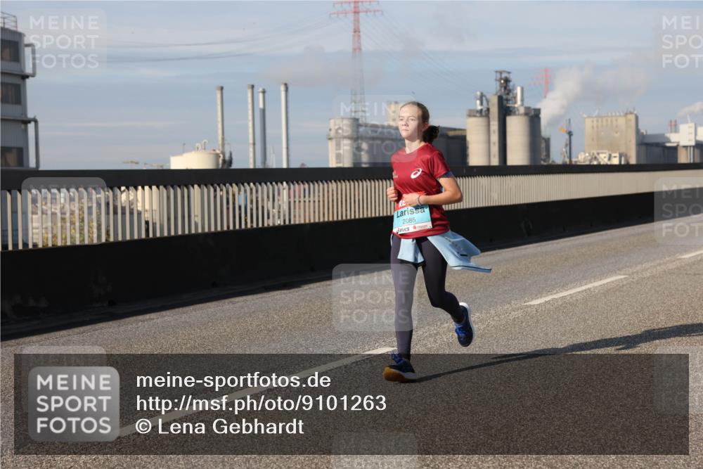 03.10.2025 - Köhlbrandbrückenlauf Lena Gebhardt http://msf.ph/oto/9101263 03.10.2025 10:11:19 Position 2 2085 meine-sportfotos.de