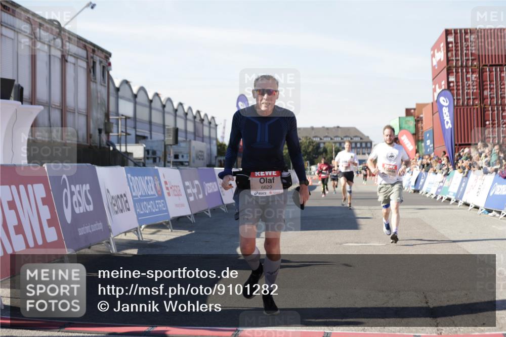 03.10.2025 - Köhlbrandbrückenlauf Jannik Wohlers http://msf.ph/oto/9101282 03.10.2025 12:57:12 Ziel 4042, 4080, 4251, 5699, 5846, 5898, 5926, 6417, 6629, 6819 meine-sportfotos.de