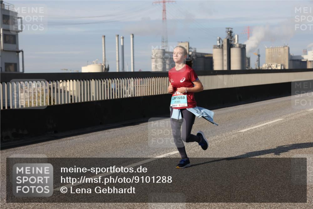 03.10.2025 - Köhlbrandbrückenlauf Lena Gebhardt http://msf.ph/oto/9101288 03.10.2025 10:11:19 Position 2 2085 meine-sportfotos.de