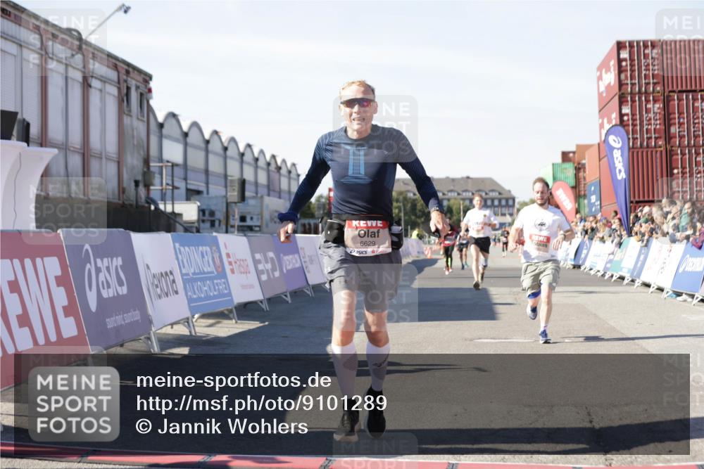 03.10.2025 - Köhlbrandbrückenlauf Jannik Wohlers http://msf.ph/oto/9101289 03.10.2025 12:57:12 Ziel 4042, 4080, 4251, 5699, 5846, 5898, 5926, 6417, 6629, 6819 meine-sportfotos.de