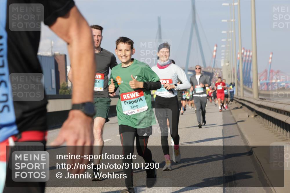 03.10.2025 - Köhlbrandbrückenlauf Jannik Wohlers http://msf.ph/oto/9101290 03.10.2025 09:48:56 Position 3 59, 3498, 3227 meine-sportfotos.de