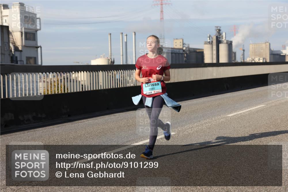 03.10.2025 - Köhlbrandbrückenlauf Lena Gebhardt http://msf.ph/oto/9101299 03.10.2025 10:11:19 Position 2 2085 meine-sportfotos.de