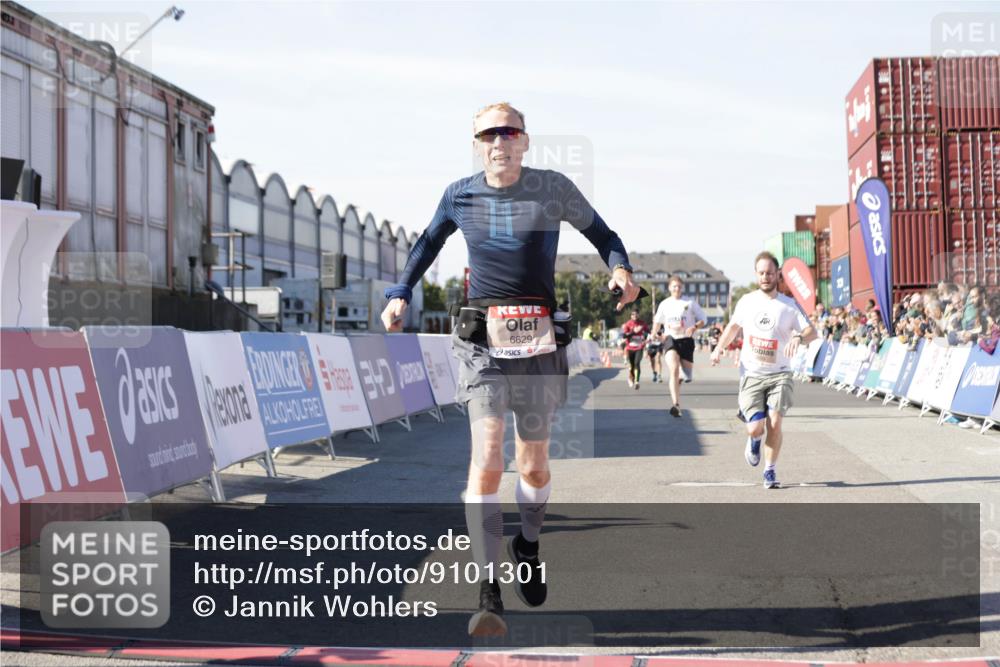03.10.2025 - Köhlbrandbrückenlauf Jannik Wohlers http://msf.ph/oto/9101301 03.10.2025 12:57:12 Ziel 4042, 4080, 4251, 5699, 5846, 5898, 5926, 6417, 6629, 6819 meine-sportfotos.de
