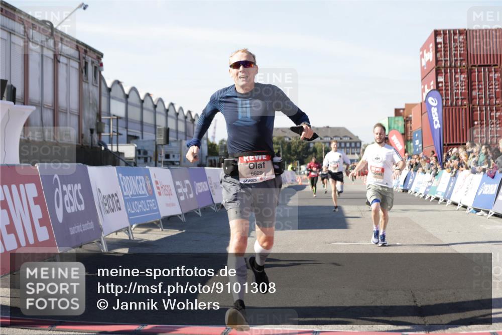 03.10.2025 - Köhlbrandbrückenlauf Jannik Wohlers http://msf.ph/oto/9101308 03.10.2025 12:57:12 Ziel 4042, 4080, 4251, 5699, 5846, 5898, 5926, 6417, 6629, 6819 meine-sportfotos.de