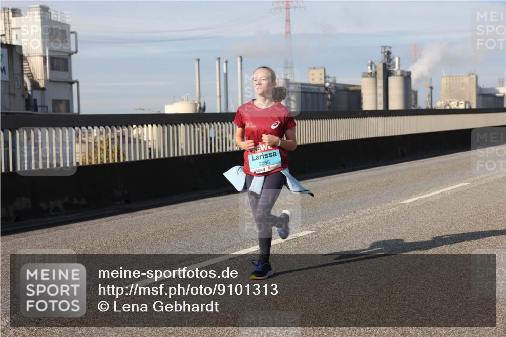 03.10.2025 - Köhlbrandbrückenlauf Lena Gebhardt http://msf.ph/oto/9101313 03.10.2025 10:11:19 Position 2 2085 meine-sportfotos.de