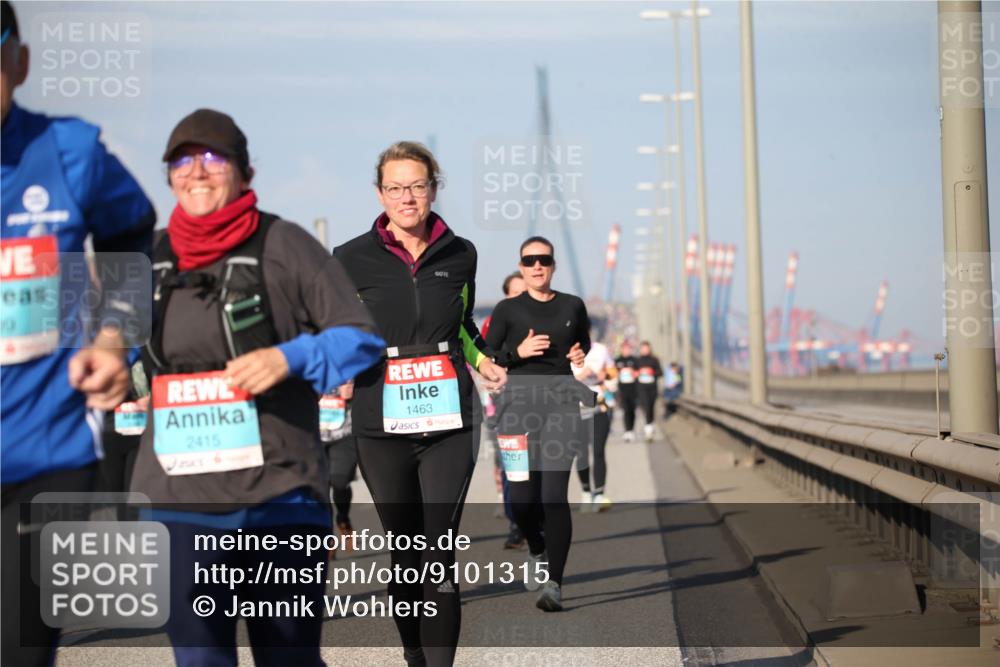 03.10.2025 - Köhlbrandbrückenlauf Jannik Wohlers http://msf.ph/oto/9101315 03.10.2025 10:03:38 Position 3 2415, 1463 meine-sportfotos.de