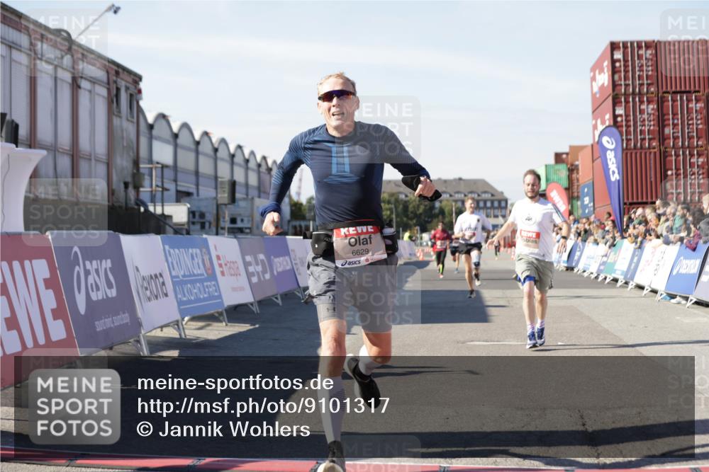 03.10.2025 - Köhlbrandbrückenlauf Jannik Wohlers http://msf.ph/oto/9101317 03.10.2025 12:57:12 Ziel 4042, 4080, 4251, 5699, 5846, 5898, 5926, 6417, 6629, 6819 meine-sportfotos.de