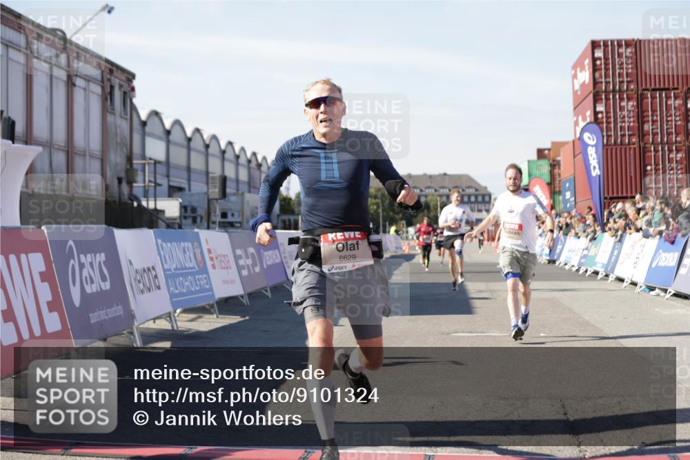 03.10.2025 - Köhlbrandbrückenlauf Jannik Wohlers http://msf.ph/oto/9101324 03.10.2025 12:57:12 Ziel 4042, 4080, 4251, 5699, 5846, 5898, 5926, 6417, 6629, 6819 meine-sportfotos.de