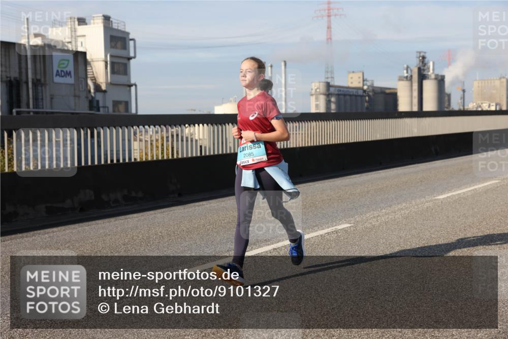 03.10.2025 - Köhlbrandbrückenlauf Lena Gebhardt http://msf.ph/oto/9101327 03.10.2025 10:11:19 Position 2 2085 meine-sportfotos.de