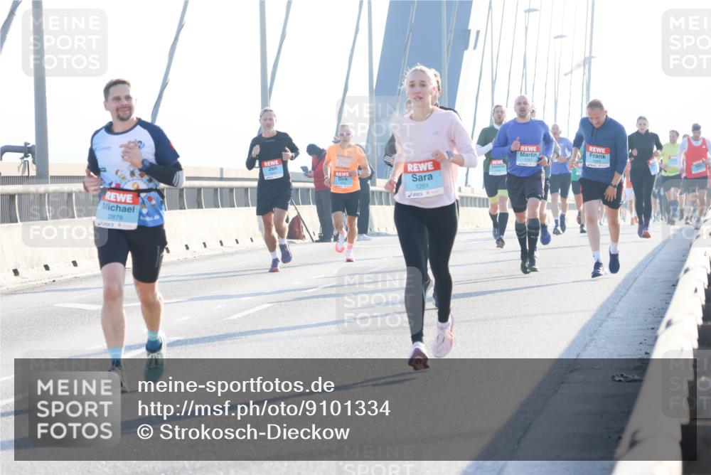 03.10.2025 - Köhlbrandbrückenlauf Strokosch-Dieckow http://msf.ph/oto/9101334 03.10.2025 09:20:52 Position 1 2879, 1251, 1157 meine-sportfotos.de