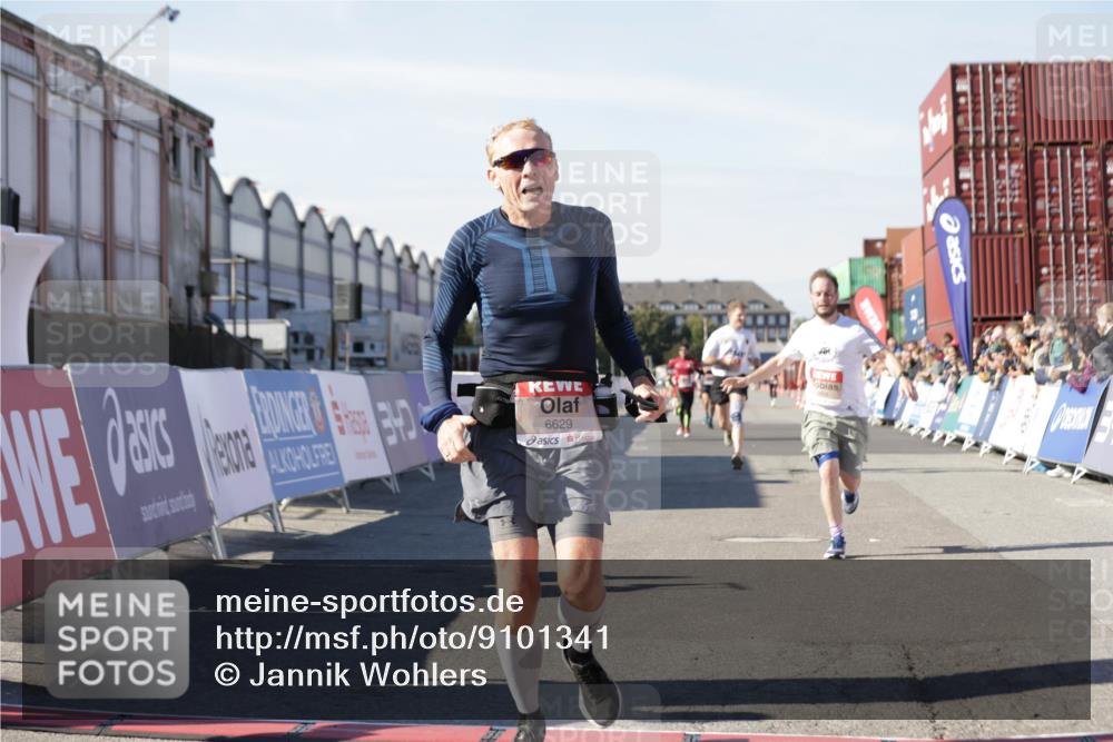 03.10.2025 - Köhlbrandbrückenlauf Jannik Wohlers http://msf.ph/oto/9101341 03.10.2025 12:57:12 Ziel 4042, 4080, 4251, 5699, 5846, 5898, 5926, 6417, 6629, 6819 meine-sportfotos.de