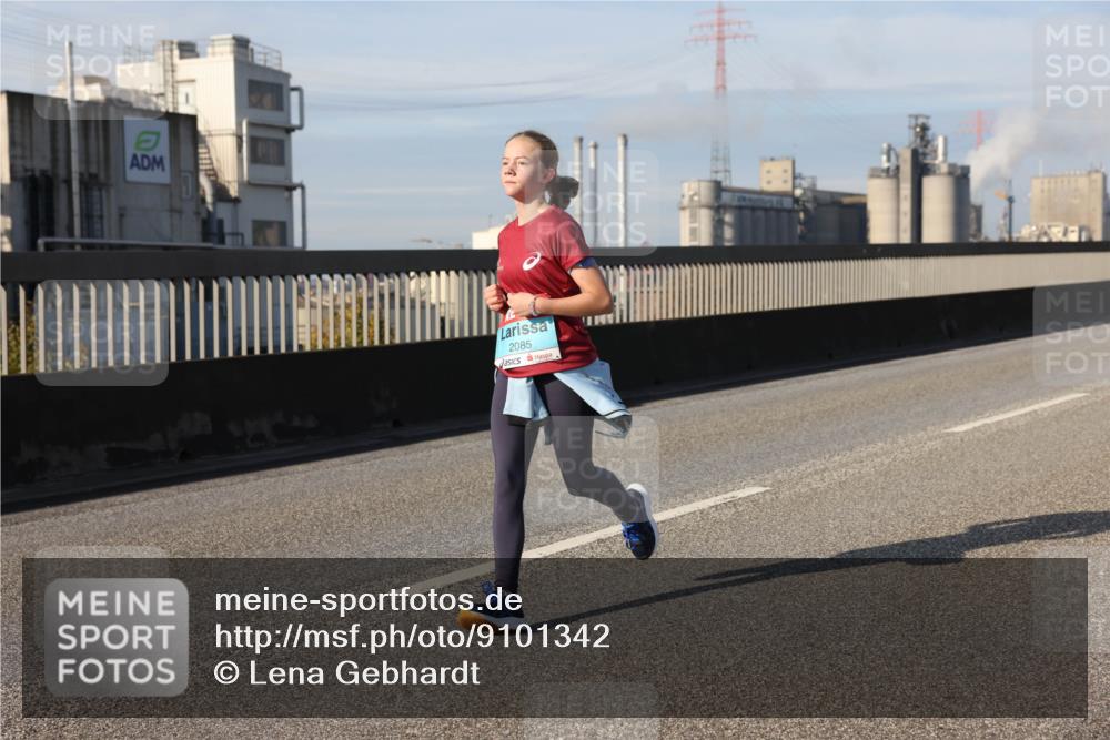 03.10.2025 - Köhlbrandbrückenlauf Lena Gebhardt http://msf.ph/oto/9101342 03.10.2025 10:11:19 Position 2 2085 meine-sportfotos.de