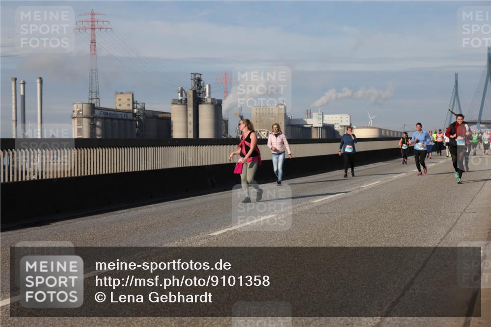 03.10.2025 - Köhlbrandbrückenlauf Lena Gebhardt http://msf.ph/oto/9101358 03.10.2025 10:11:30 Position 2  meine-sportfotos.de