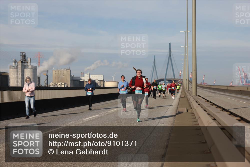 03.10.2025 - Köhlbrandbrückenlauf Lena Gebhardt http://msf.ph/oto/9101371 03.10.2025 10:11:33 Position 2  meine-sportfotos.de