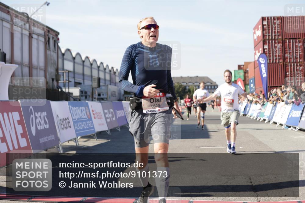 03.10.2025 - Köhlbrandbrückenlauf Jannik Wohlers http://msf.ph/oto/9101373 03.10.2025 12:57:13 Ziel 4042, 4080, 4251, 5699, 5846, 5898, 5926, 6417, 6629, 6819 meine-sportfotos.de