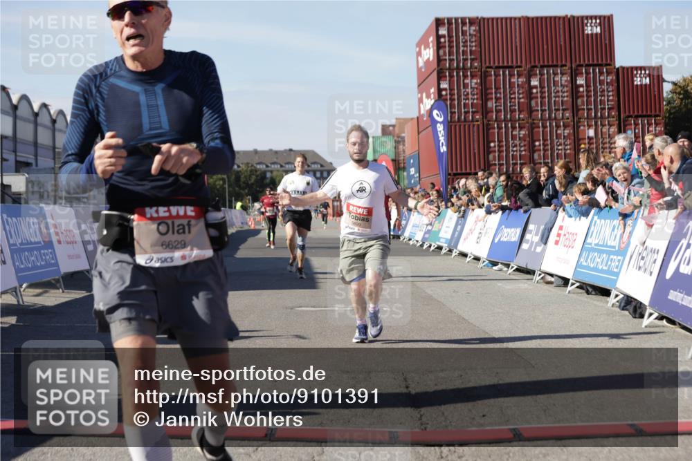 03.10.2025 - Köhlbrandbrückenlauf Jannik Wohlers http://msf.ph/oto/9101391 03.10.2025 12:57:13 Ziel 4042, 4080, 4251, 5699, 5846, 5898, 5926, 6417, 6629, 6819 meine-sportfotos.de
