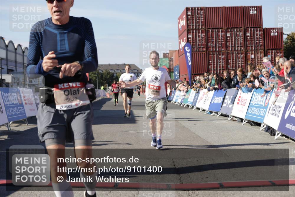 03.10.2025 - Köhlbrandbrückenlauf Jannik Wohlers http://msf.ph/oto/9101400 03.10.2025 12:57:13 Ziel 4042, 4080, 4251, 5699, 5846, 5898, 5926, 6417, 6629, 6819 meine-sportfotos.de