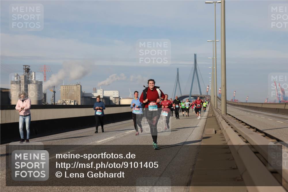 03.10.2025 - Köhlbrandbrückenlauf Lena Gebhardt http://msf.ph/oto/9101405 03.10.2025 10:11:34 Position 2  meine-sportfotos.de