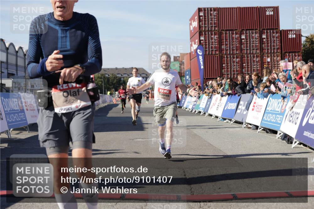 03.10.2025 - Köhlbrandbrückenlauf Jannik Wohlers http://msf.ph/oto/9101407 03.10.2025 12:57:13 Ziel 4042, 4080, 4251, 5699, 5846, 5898, 5926, 6417, 6629, 6819 meine-sportfotos.de