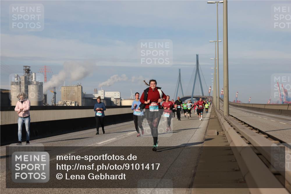 03.10.2025 - Köhlbrandbrückenlauf Lena Gebhardt http://msf.ph/oto/9101417 03.10.2025 10:11:34 Position 2  meine-sportfotos.de