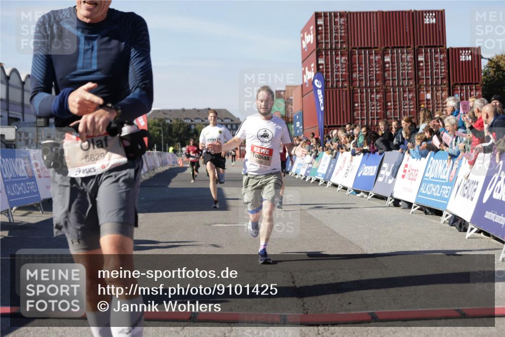 03.10.2025 - Köhlbrandbrückenlauf Jannik Wohlers http://msf.ph/oto/9101425 03.10.2025 12:57:13 Ziel 4042, 4080, 4251, 5699, 5846, 5898, 5926, 6417, 6629, 6819 meine-sportfotos.de