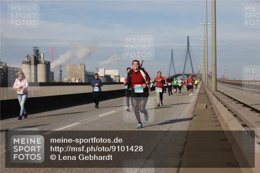03.10.2025 - Köhlbrandbrückenlauf Lena Gebhardt http://msf.ph/oto/9101428 03.10.2025 10:11:34 Position 2  meine-sportfotos.de