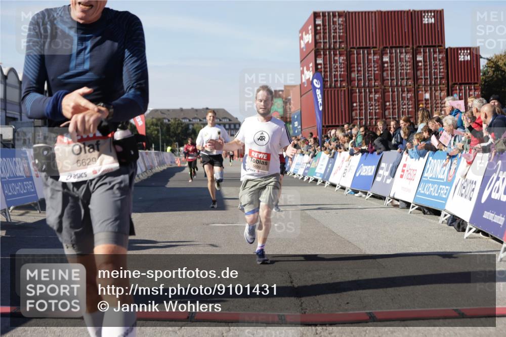 03.10.2025 - Köhlbrandbrückenlauf Jannik Wohlers http://msf.ph/oto/9101431 03.10.2025 12:57:13 Ziel 4042, 4080, 4251, 5699, 5846, 5898, 5926, 6417, 6629, 6819 meine-sportfotos.de
