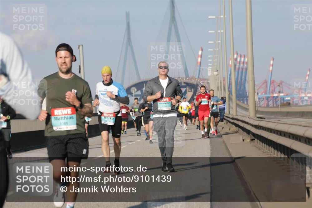 03.10.2025 - Köhlbrandbrückenlauf Jannik Wohlers http://msf.ph/oto/9101439 03.10.2025 09:48:59 Position 3 1088, 1116, 1334 meine-sportfotos.de