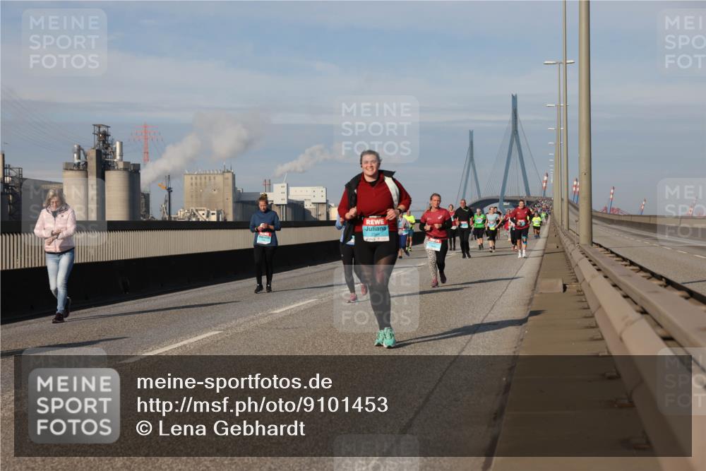 03.10.2025 - Köhlbrandbrückenlauf Lena Gebhardt http://msf.ph/oto/9101453 03.10.2025 10:11:34 Position 2 2344 meine-sportfotos.de