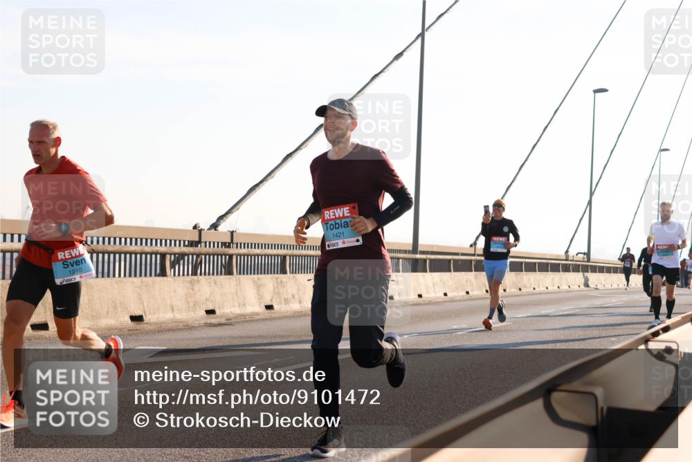 03.10.2025 - Köhlbrandbrückenlauf Strokosch-Dieckow http://msf.ph/oto/9101472 03.10.2025 09:21:24 Position 1 1210, 1421 meine-sportfotos.de
