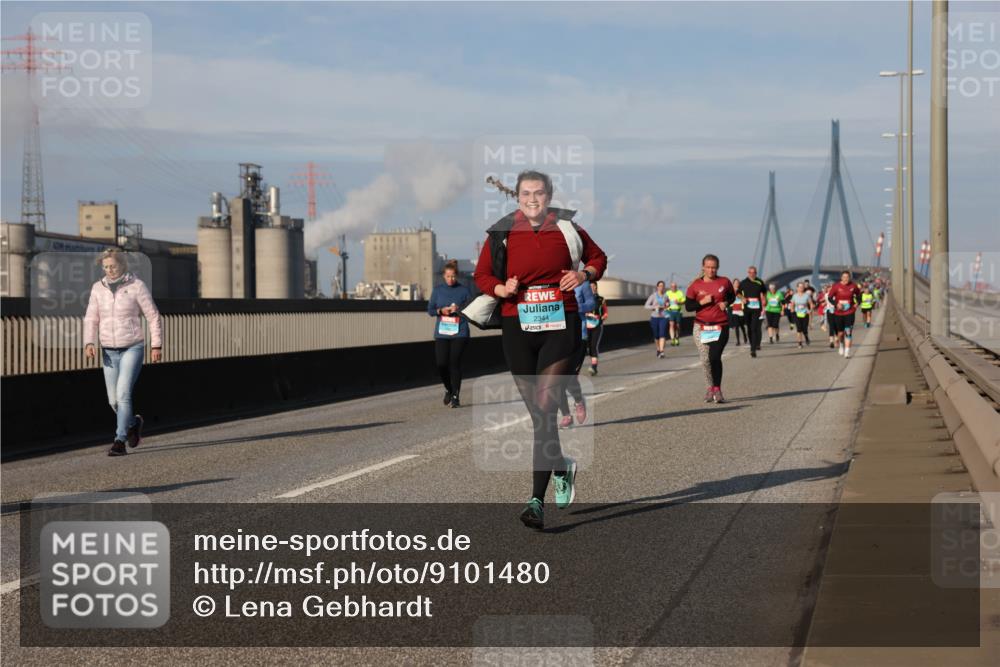 03.10.2025 - Köhlbrandbrückenlauf Lena Gebhardt http://msf.ph/oto/9101480 03.10.2025 10:11:35 Position 2 2344 meine-sportfotos.de