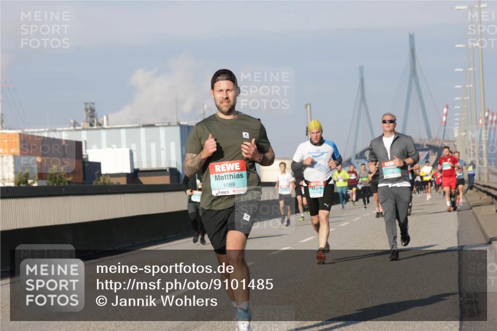 03.10.2025 - Köhlbrandbrückenlauf Jannik Wohlers http://msf.ph/oto/9101485 03.10.2025 09:49:00 Position 3 41, 1088, 1116 meine-sportfotos.de