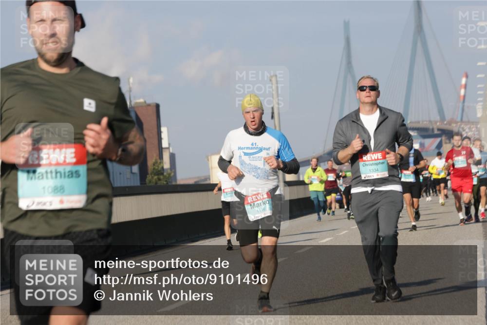 03.10.2025 - Köhlbrandbrückenlauf Jannik Wohlers http://msf.ph/oto/9101496 03.10.2025 09:49:01 Position 3 1088, 41, 1116, 1334 meine-sportfotos.de