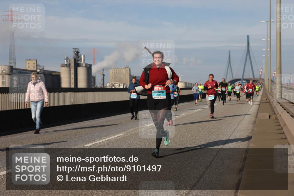 03.10.2025 - Köhlbrandbrückenlauf Lena Gebhardt http://msf.ph/oto/9101497 03.10.2025 10:11:35 Position 2 2344 meine-sportfotos.de