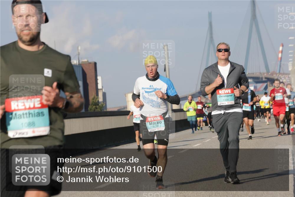 03.10.2025 - Köhlbrandbrückenlauf Jannik Wohlers http://msf.ph/oto/9101500 03.10.2025 09:49:01 Position 3 41, 1334, 1088, 1116, 19 meine-sportfotos.de