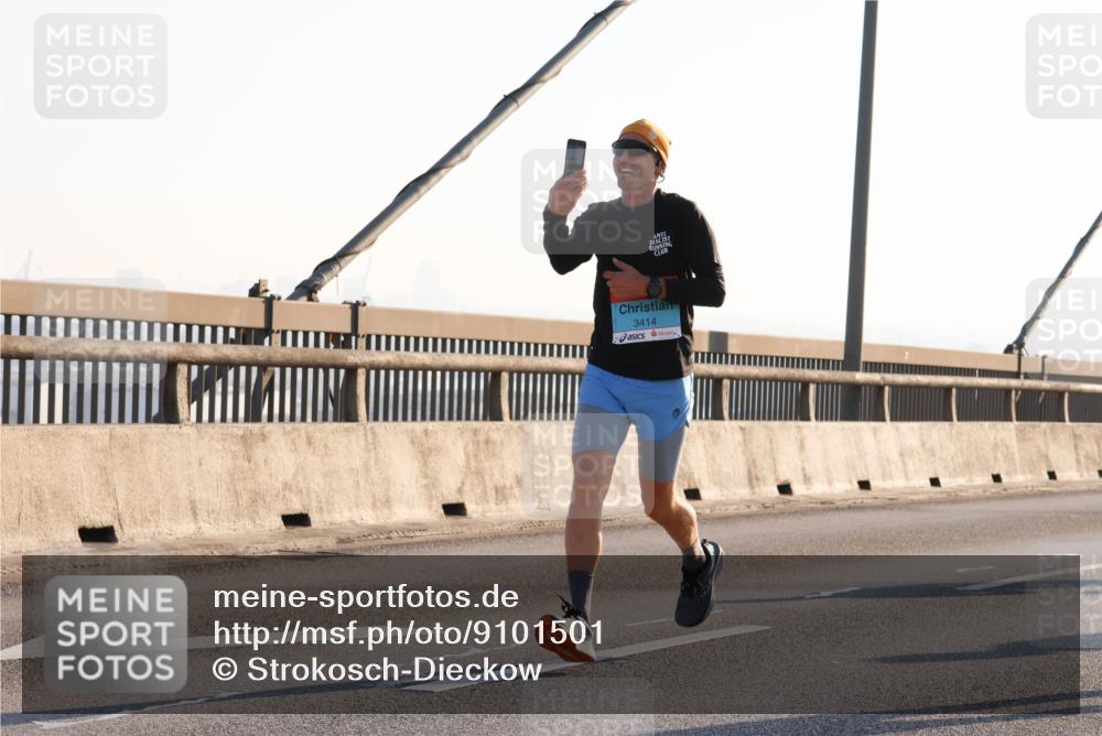 03.10.2025 - Köhlbrandbrückenlauf Strokosch-Dieckow http://msf.ph/oto/9101501 03.10.2025 09:21:25 Position 1 3414 meine-sportfotos.de
