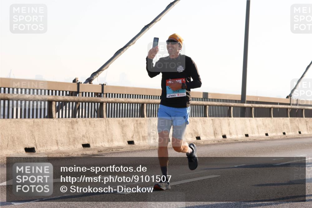03.10.2025 - Köhlbrandbrückenlauf Strokosch-Dieckow http://msf.ph/oto/9101507 03.10.2025 09:21:25 Position 1 3414 meine-sportfotos.de
