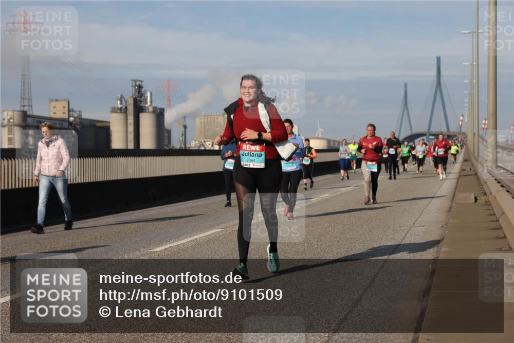 03.10.2025 - Köhlbrandbrückenlauf Lena Gebhardt http://msf.ph/oto/9101509 03.10.2025 10:11:36 Position 2 2344 meine-sportfotos.de